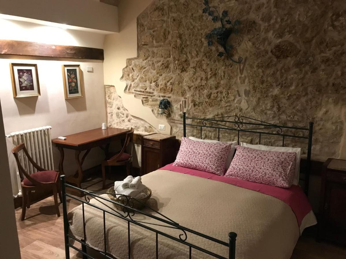 Le Prigioni Del Palazzo B&B ソラ エクステリア 写真