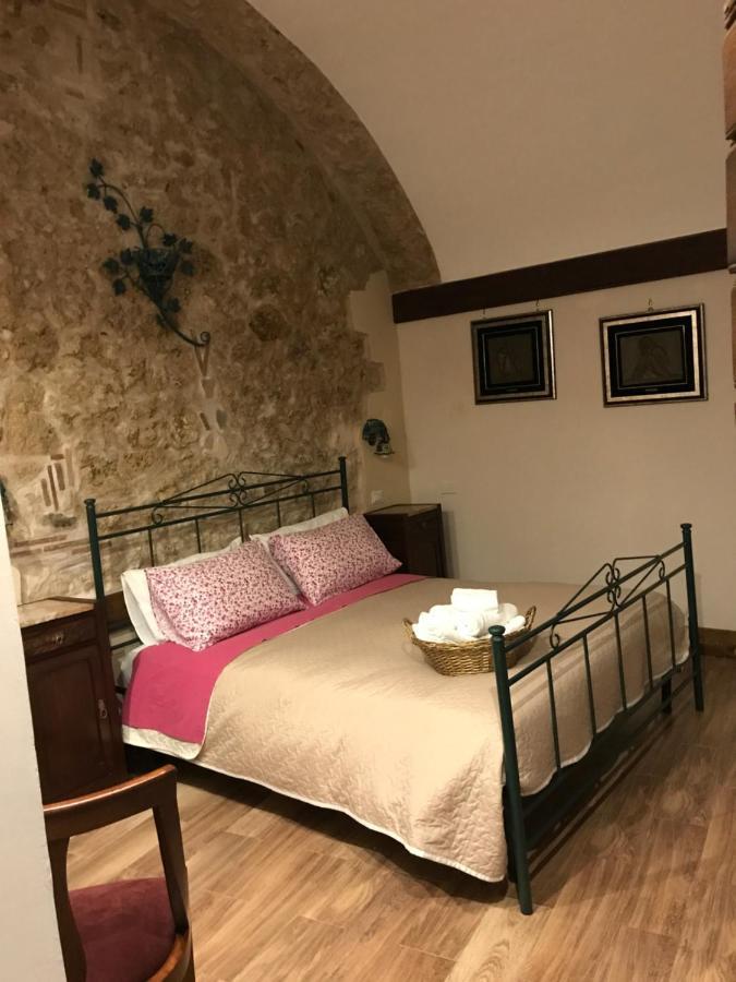 Le Prigioni Del Palazzo B&B ソラ エクステリア 写真