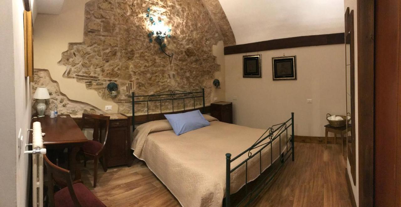 Le Prigioni Del Palazzo B&B ソラ エクステリア 写真