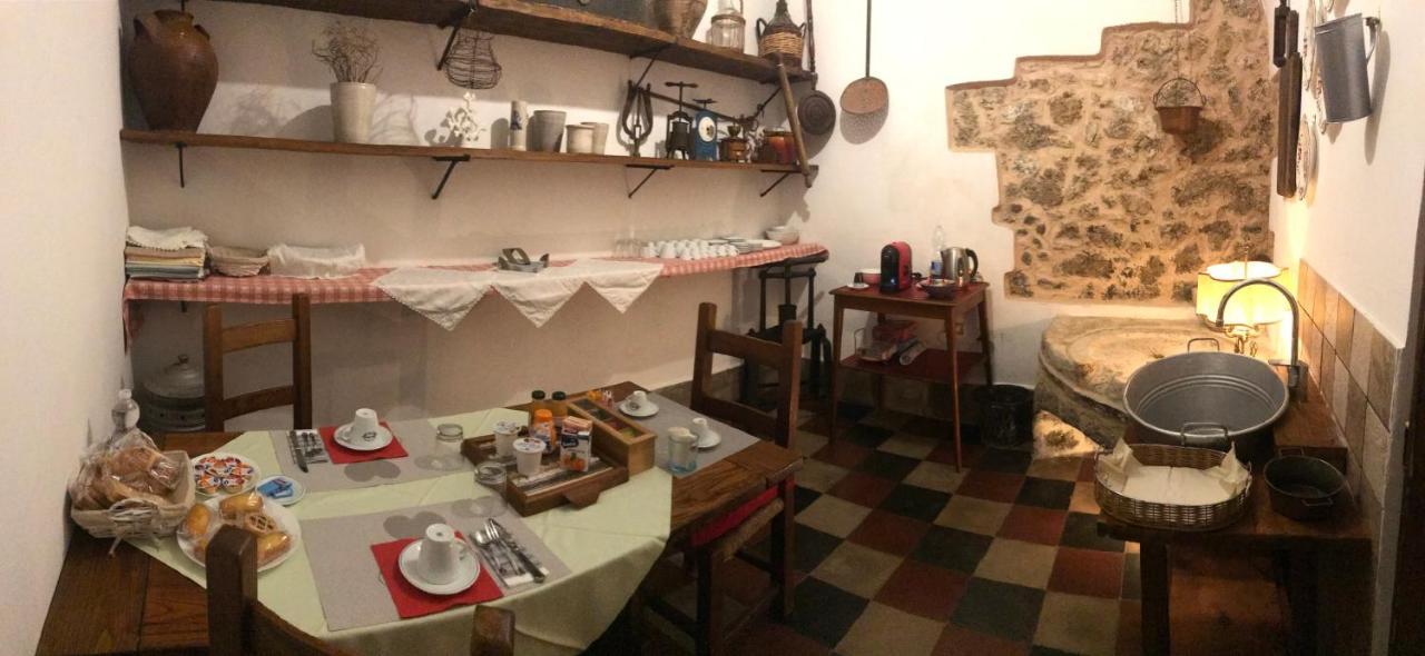 Le Prigioni Del Palazzo B&B ソラ エクステリア 写真