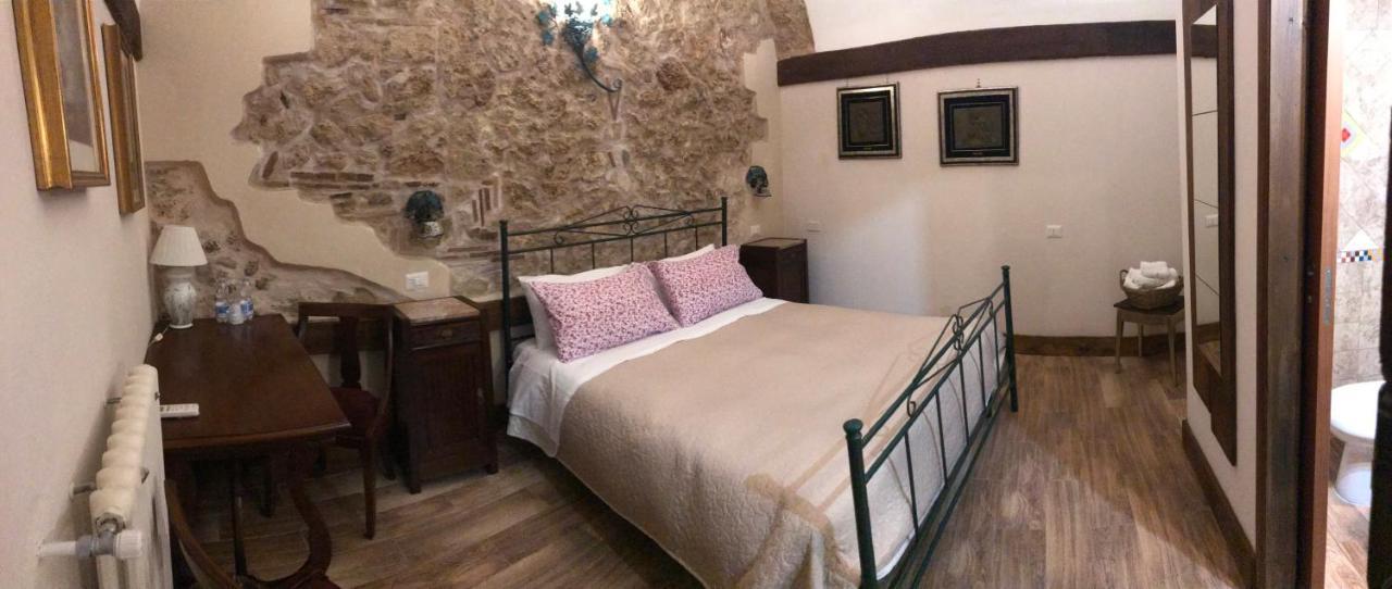 Le Prigioni Del Palazzo B&B ソラ エクステリア 写真