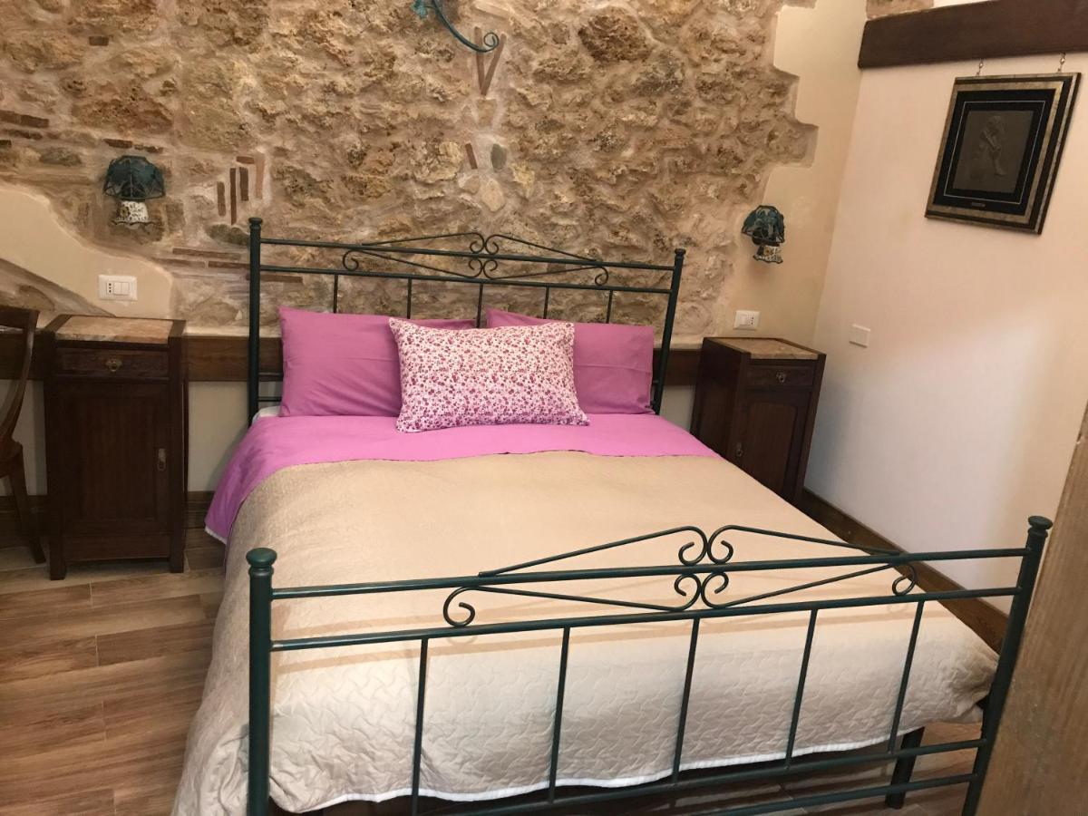 Le Prigioni Del Palazzo B&B ソラ エクステリア 写真