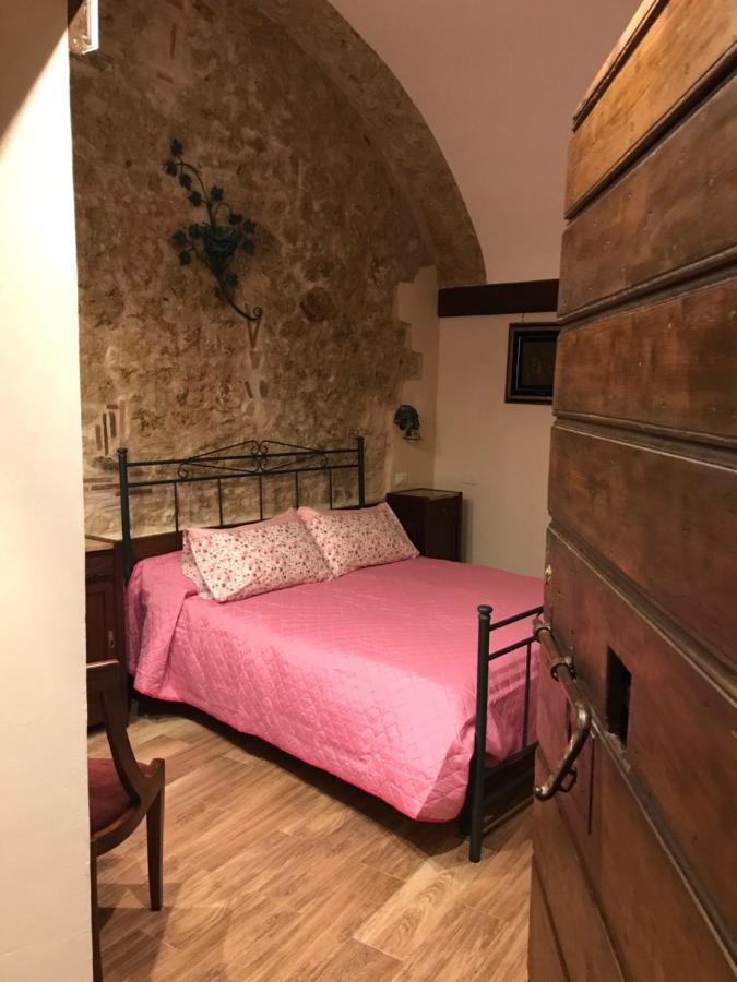 Le Prigioni Del Palazzo B&B ソラ エクステリア 写真