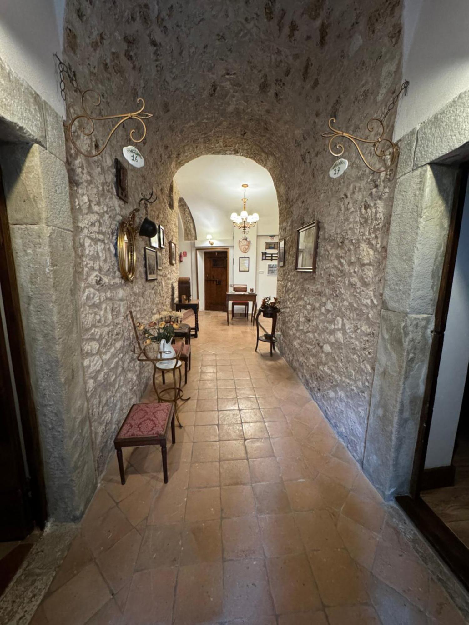 Le Prigioni Del Palazzo B&B ソラ エクステリア 写真