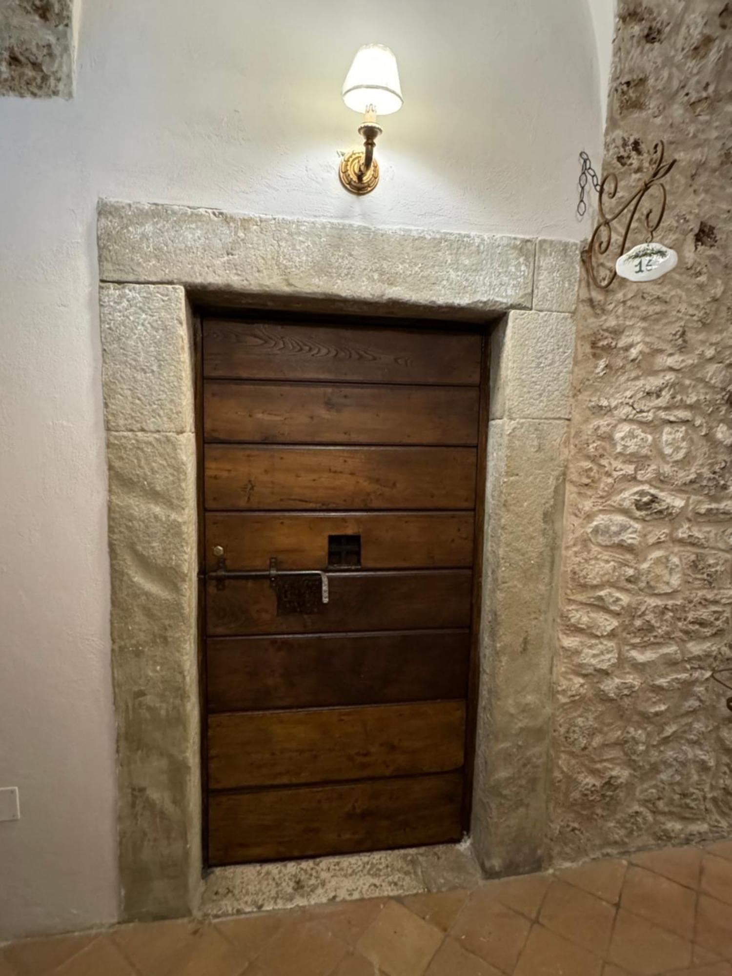 Le Prigioni Del Palazzo B&B ソラ エクステリア 写真