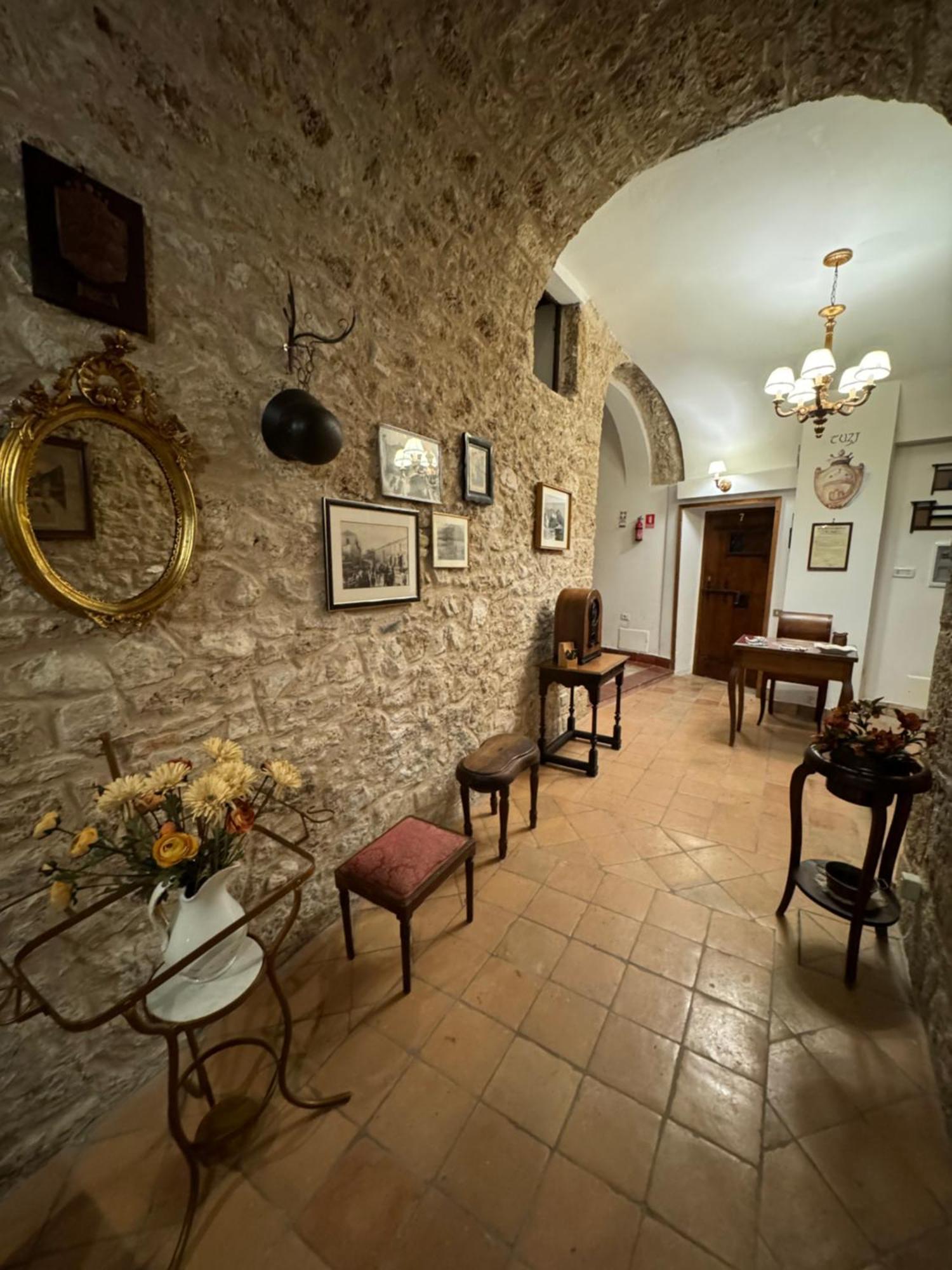 Le Prigioni Del Palazzo B&B ソラ エクステリア 写真