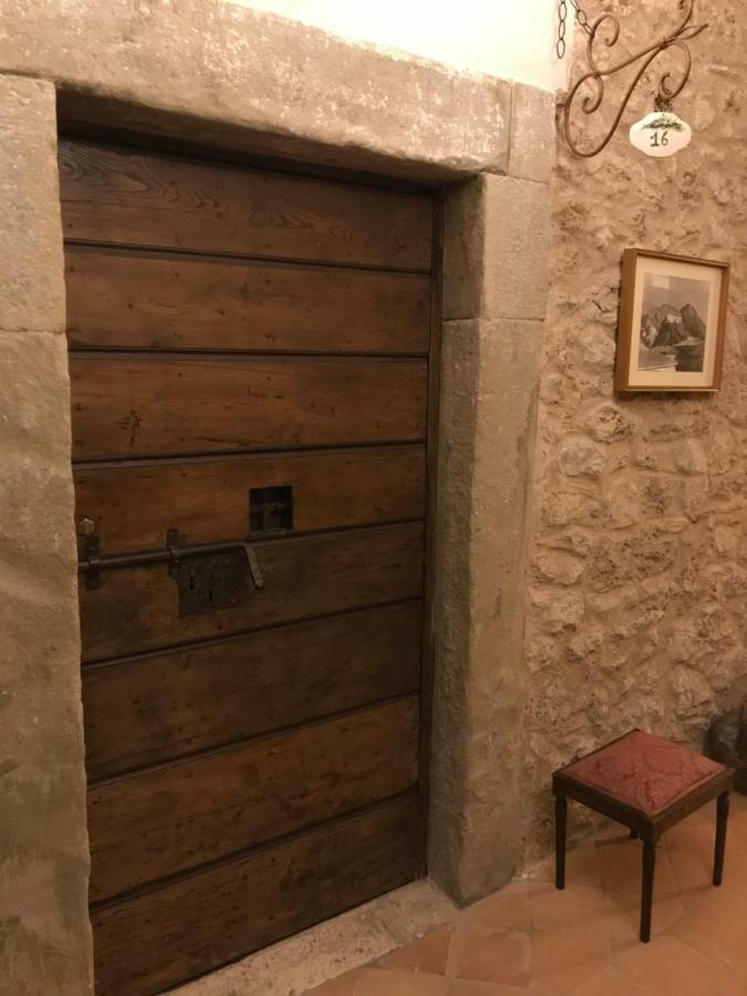 Le Prigioni Del Palazzo B&B ソラ エクステリア 写真