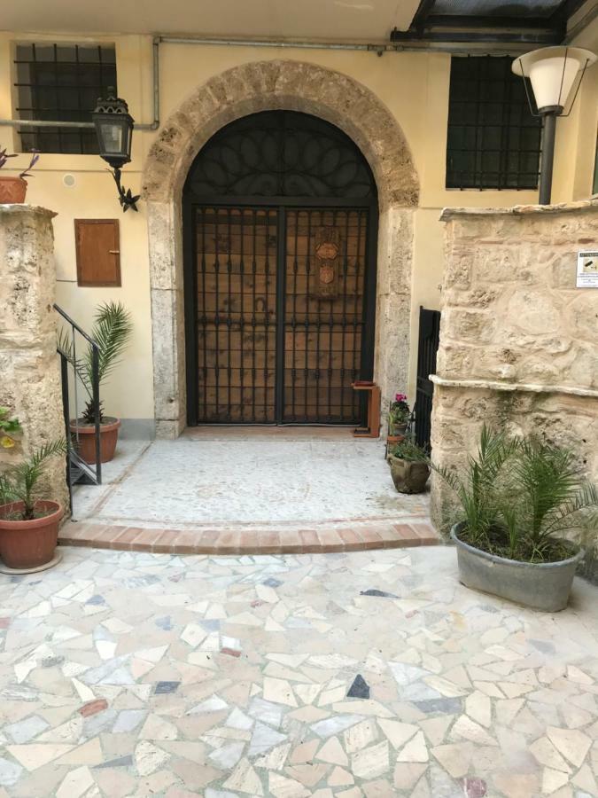 Le Prigioni Del Palazzo B&B ソラ エクステリア 写真