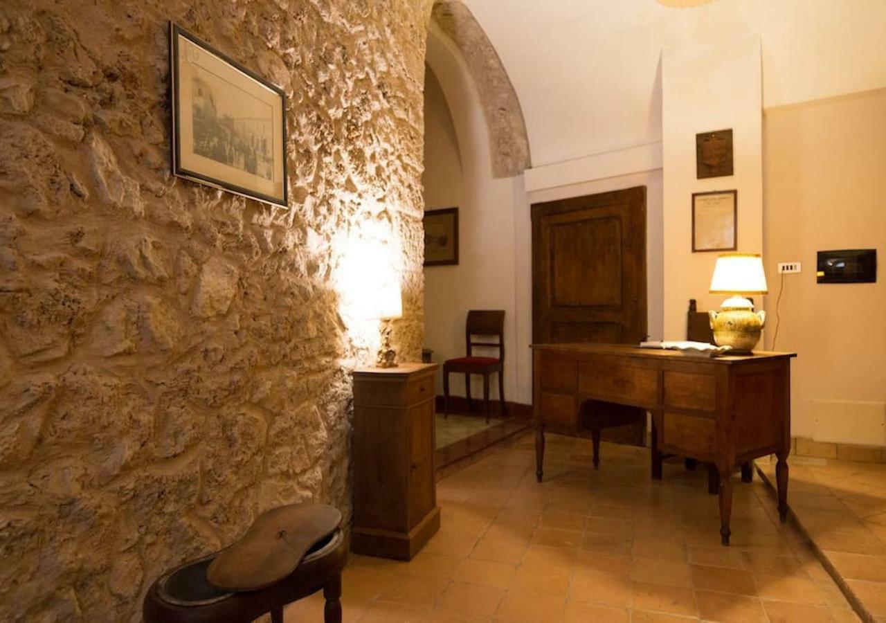 Le Prigioni Del Palazzo B&B ソラ エクステリア 写真