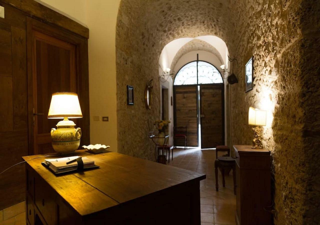 Le Prigioni Del Palazzo B&B ソラ エクステリア 写真