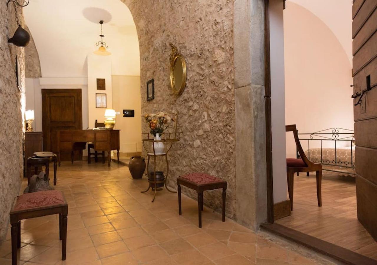 Le Prigioni Del Palazzo B&B ソラ エクステリア 写真